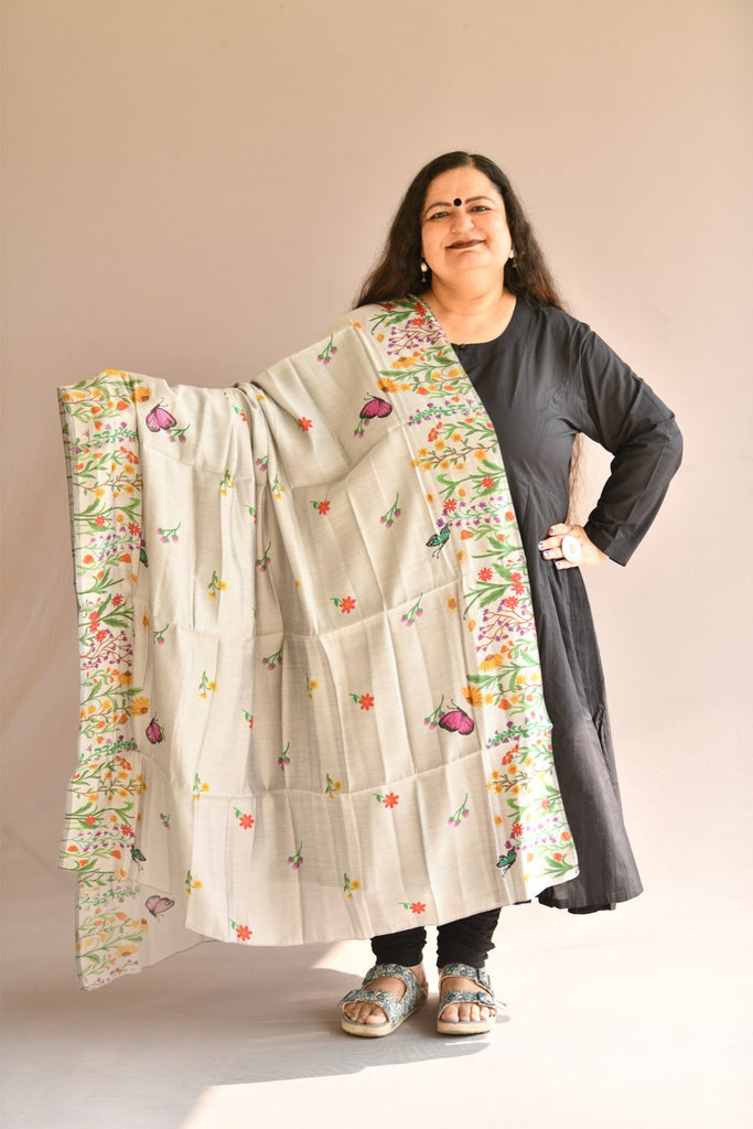 Front pose of model wearing a Silver coloured Chanderi Silk dupatta shawl with beautiful designer hand-painted and printed floral motifs, meadows and butterflies.